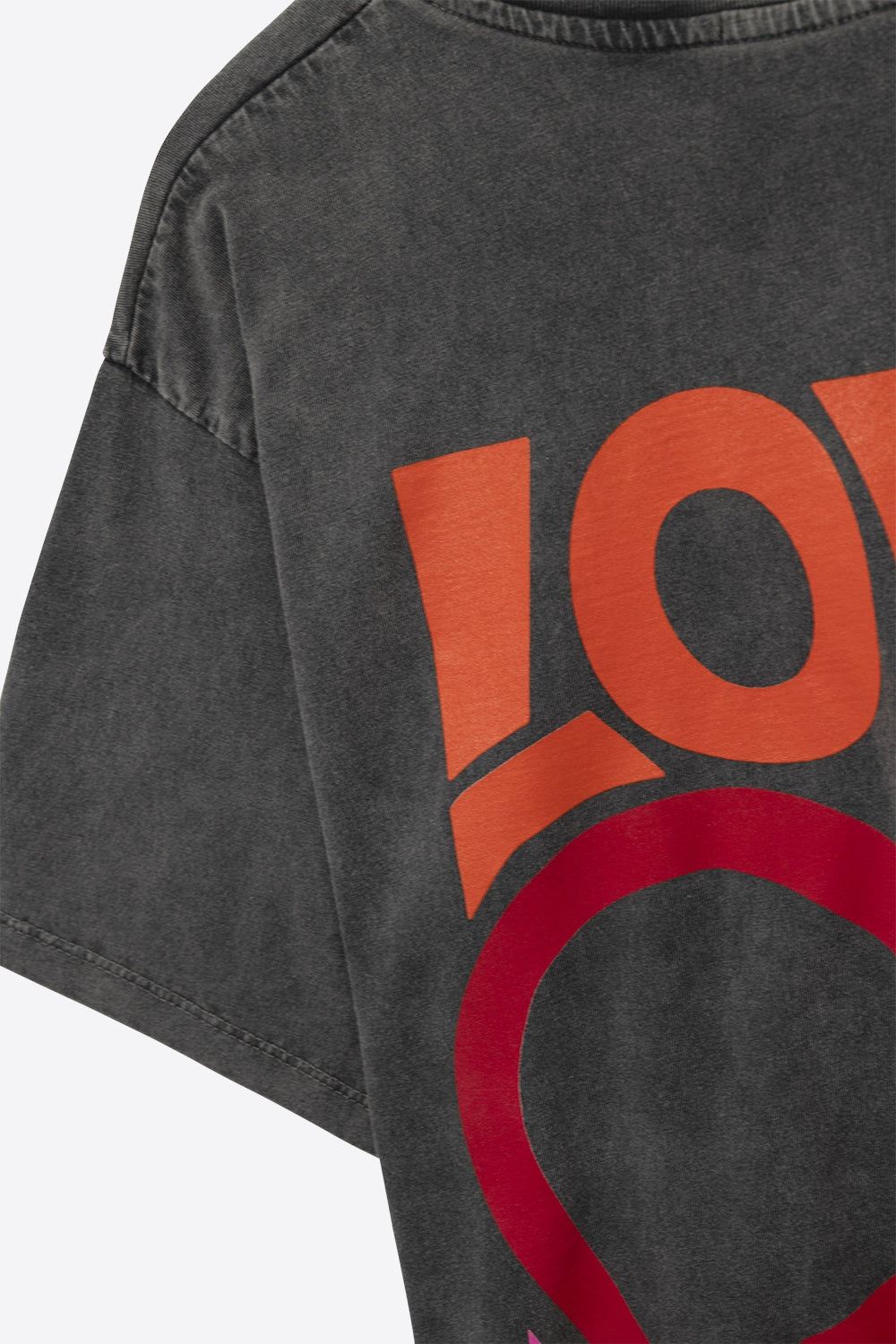 T-shirt preta com o logótipo Love is Air e Heart with Peace