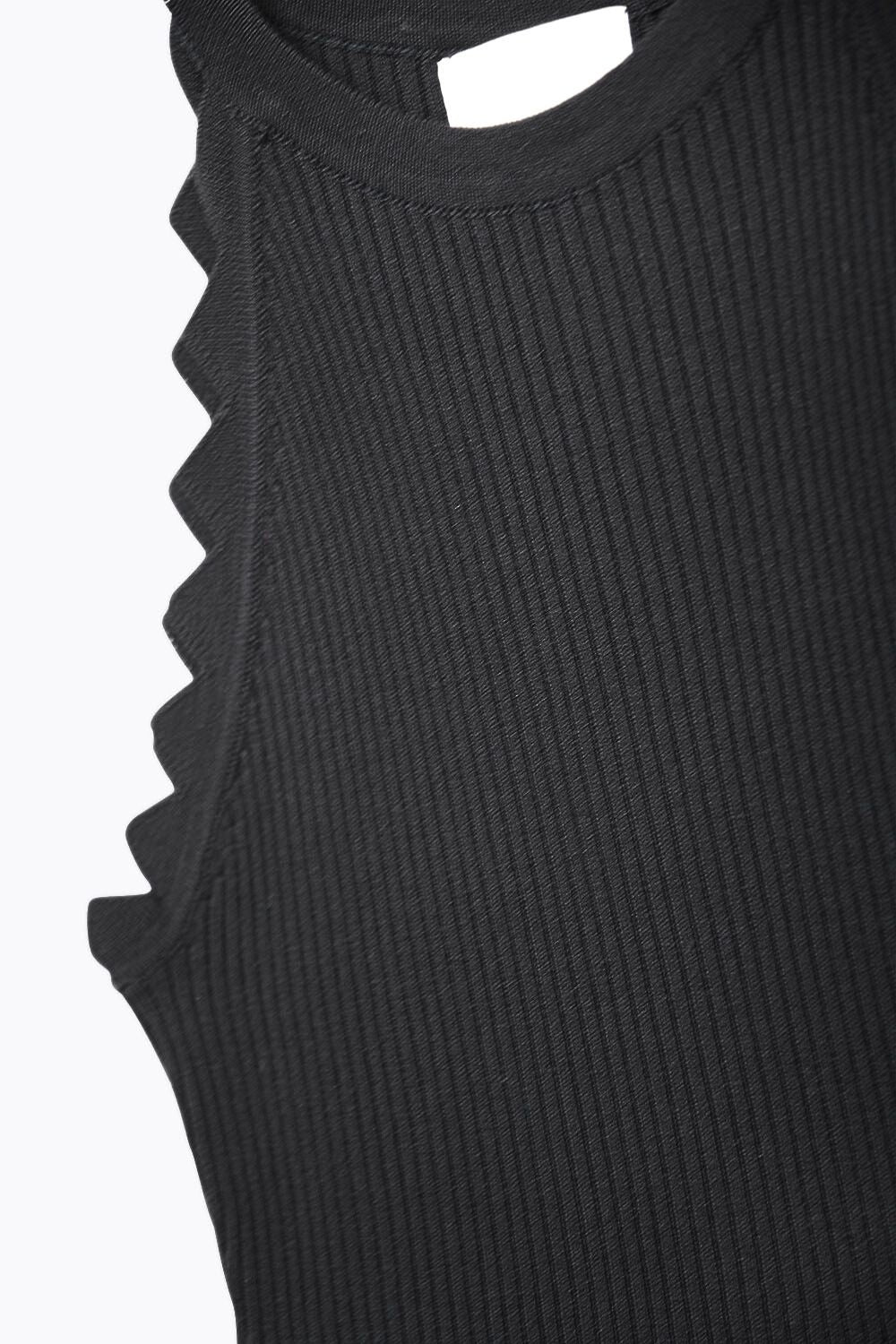 Camisola de alças preta com detalhe canelado nas axilas