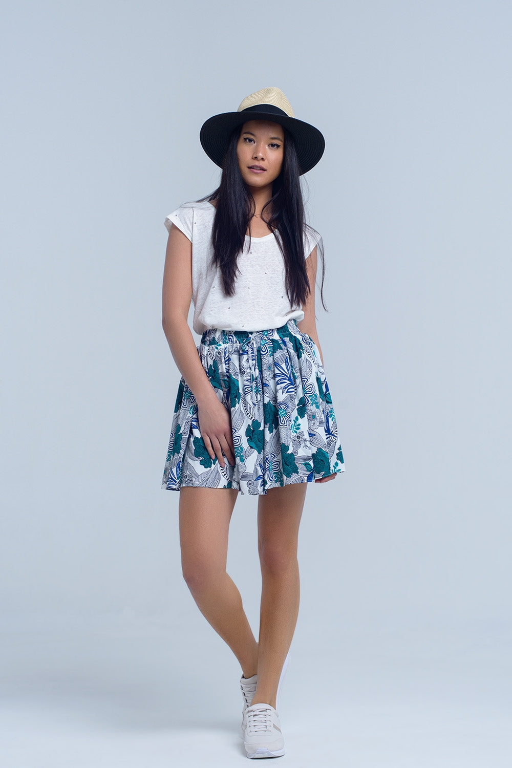 Mini saia azul com estampado floral