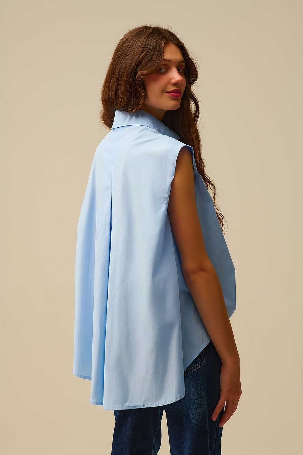 Blue Sleeveless Blouse with Heart-shaped Buttons