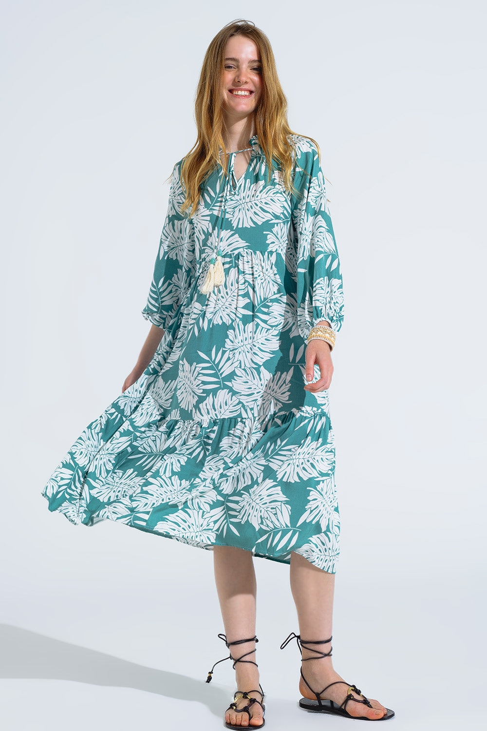Vestido boho comprido com mangas abalonadas e estampado de folhas em verde