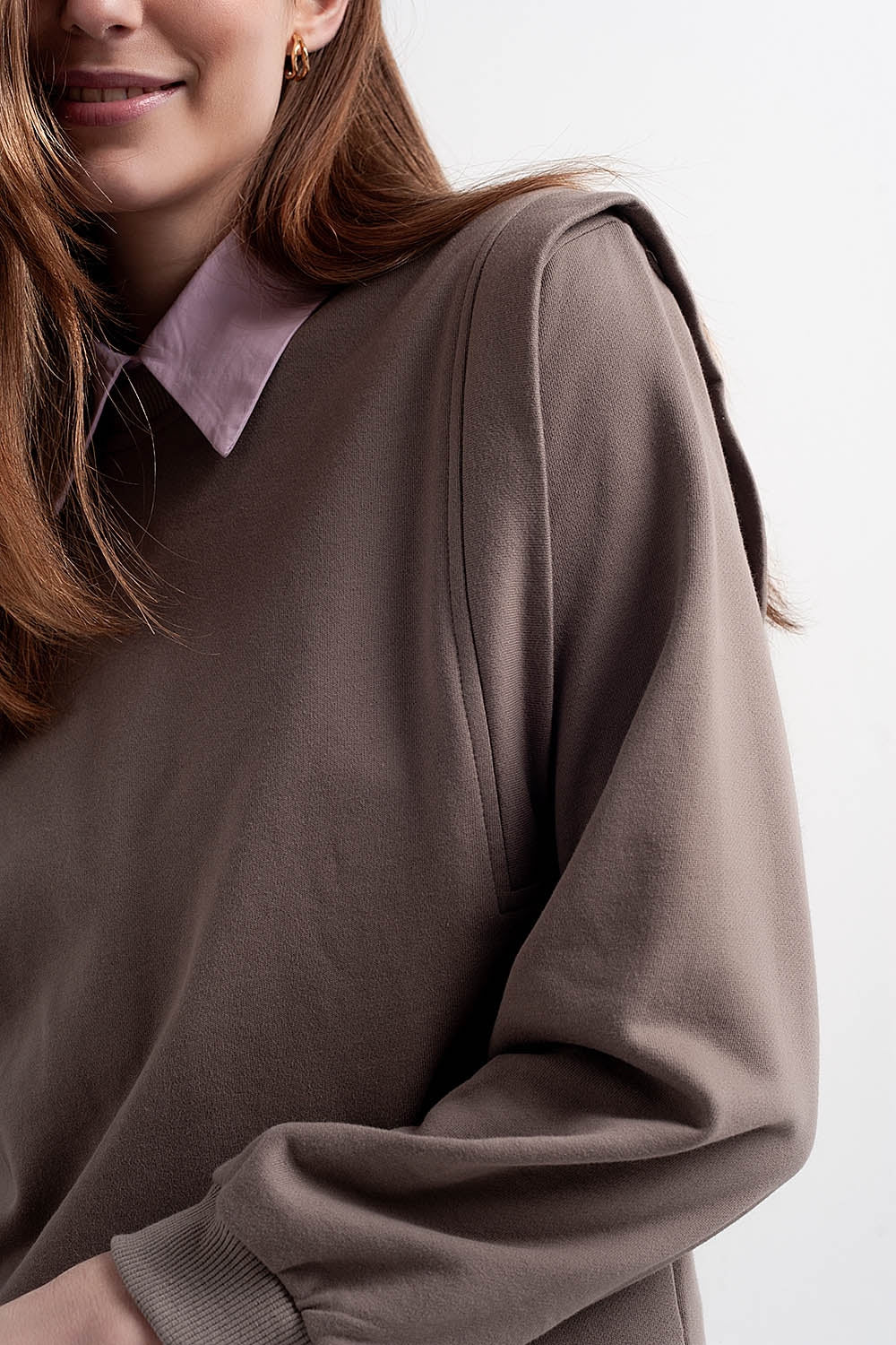 Sweatshirt boyfriend com detalhes nos ombros na cor cinza