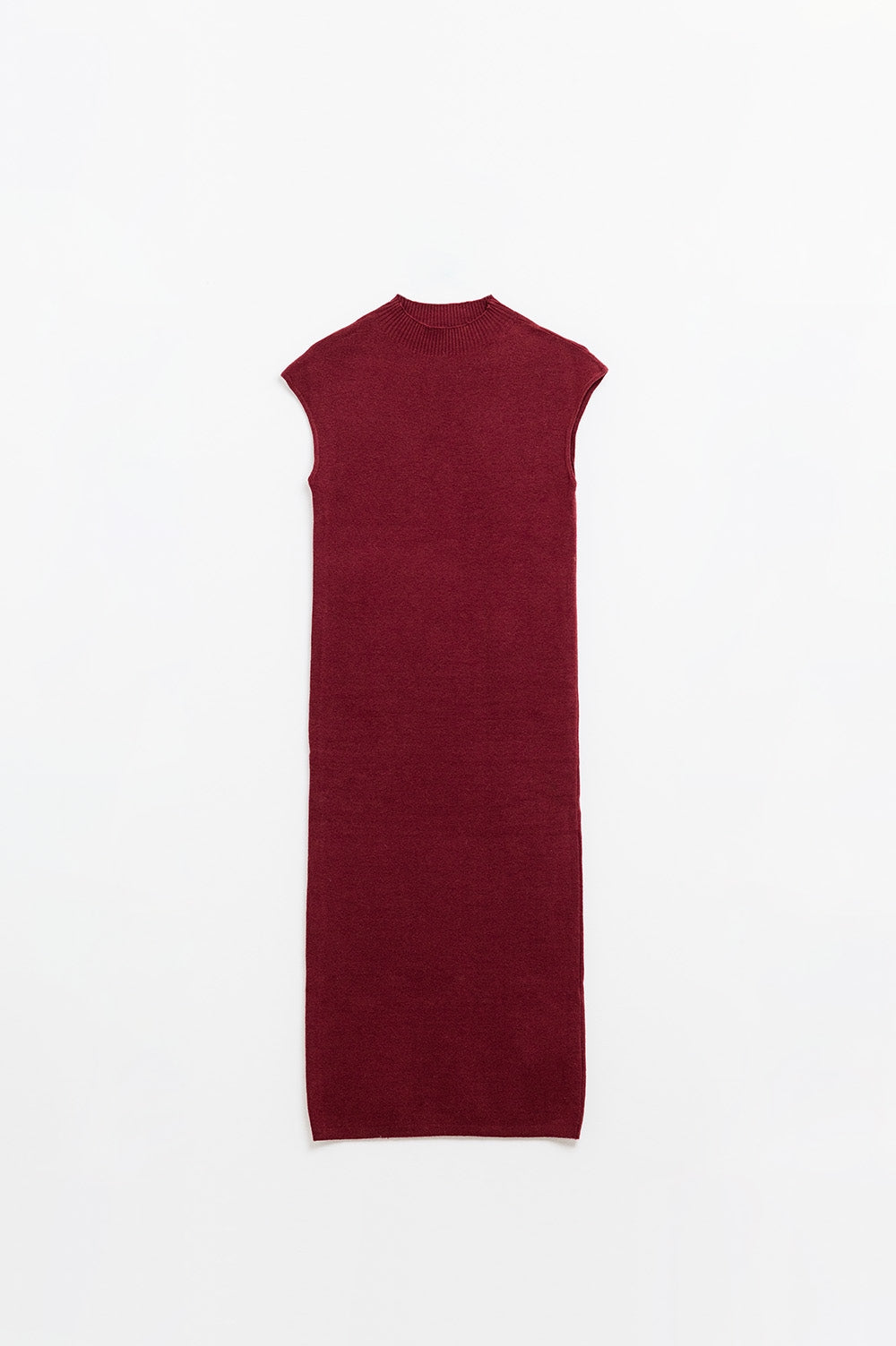 vestido midi sem mangas justo cor vinho