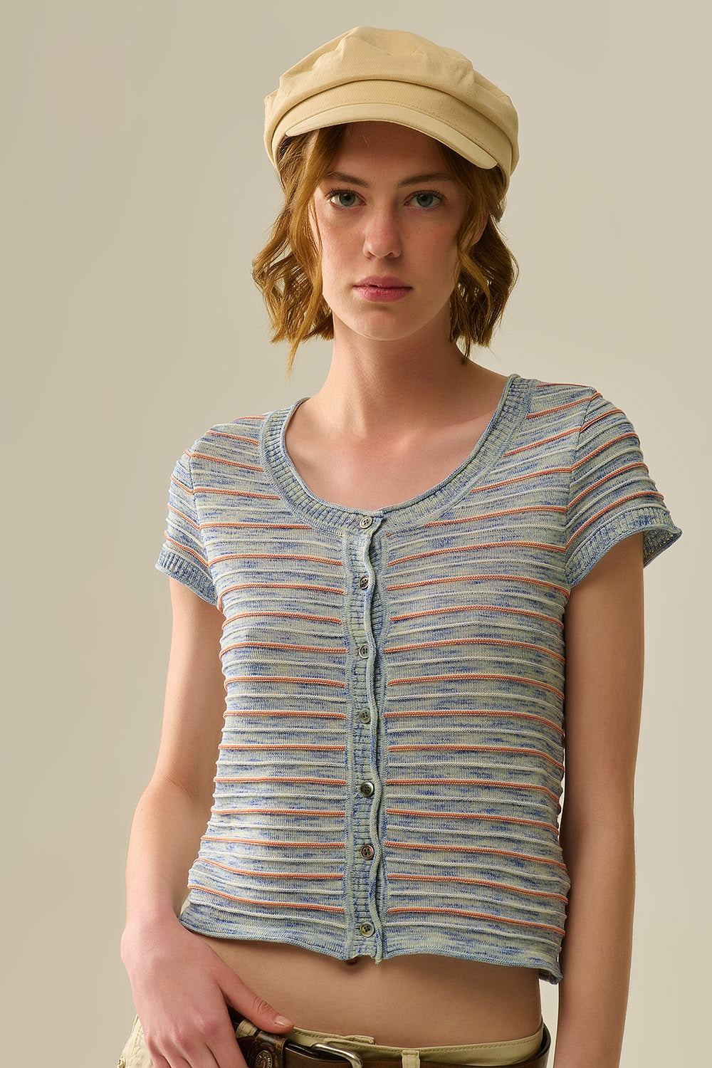 Geknoopte trui in blauw met oranje strepen