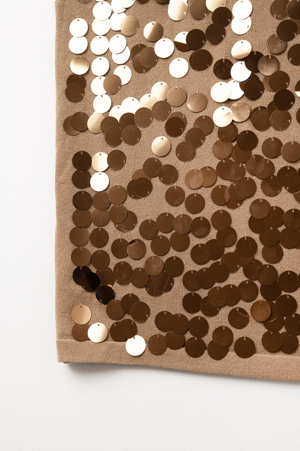 Camelkleurige gebreide top met paillettendetail