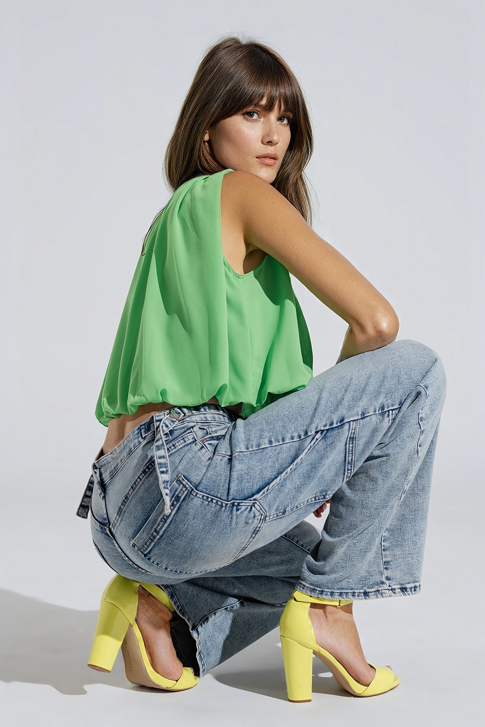 Cargo-stijl gebleekte jeans met riemachtige banddetails in de taille