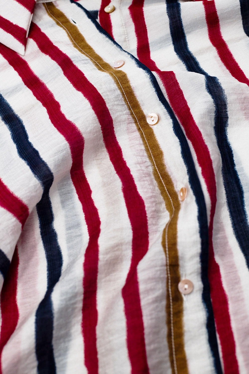 chiffon shirt met lange mouwen en veelkleurige strepen in rood en marineblauw