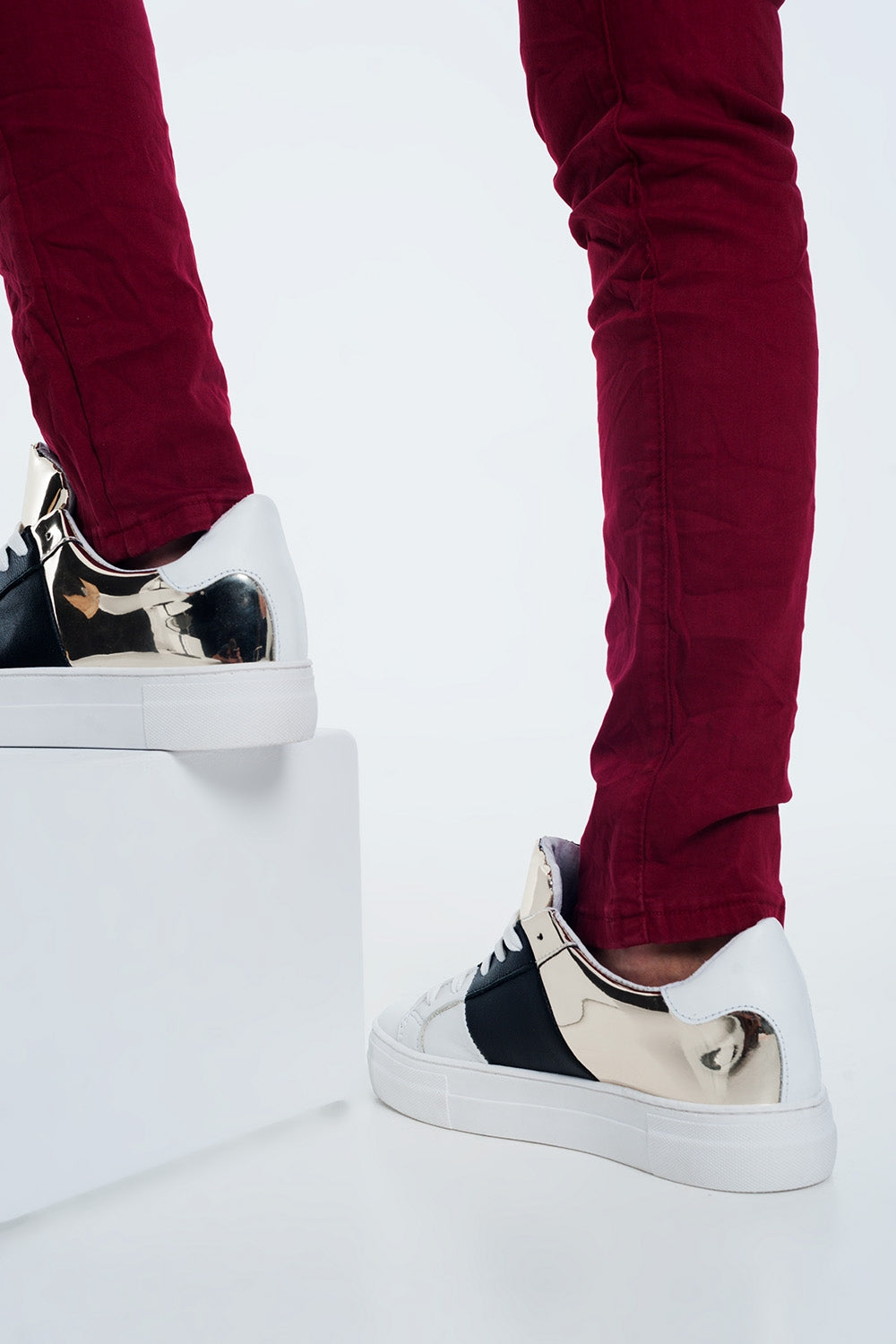 Dikke sneakers in zwart en goud