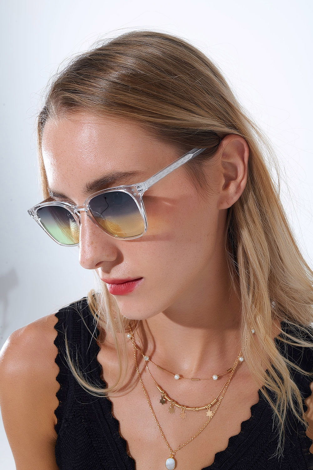 Heldere zonnebril met zonsonderganglenzen