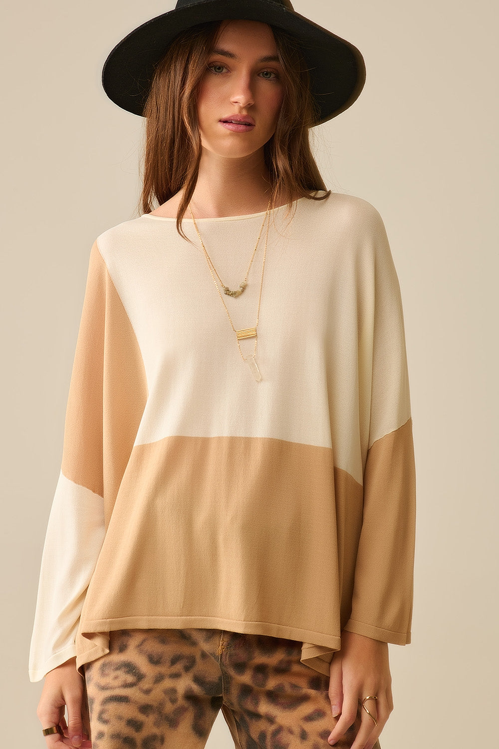 Q2 Color Block Bat Wing Sweater In White and camel