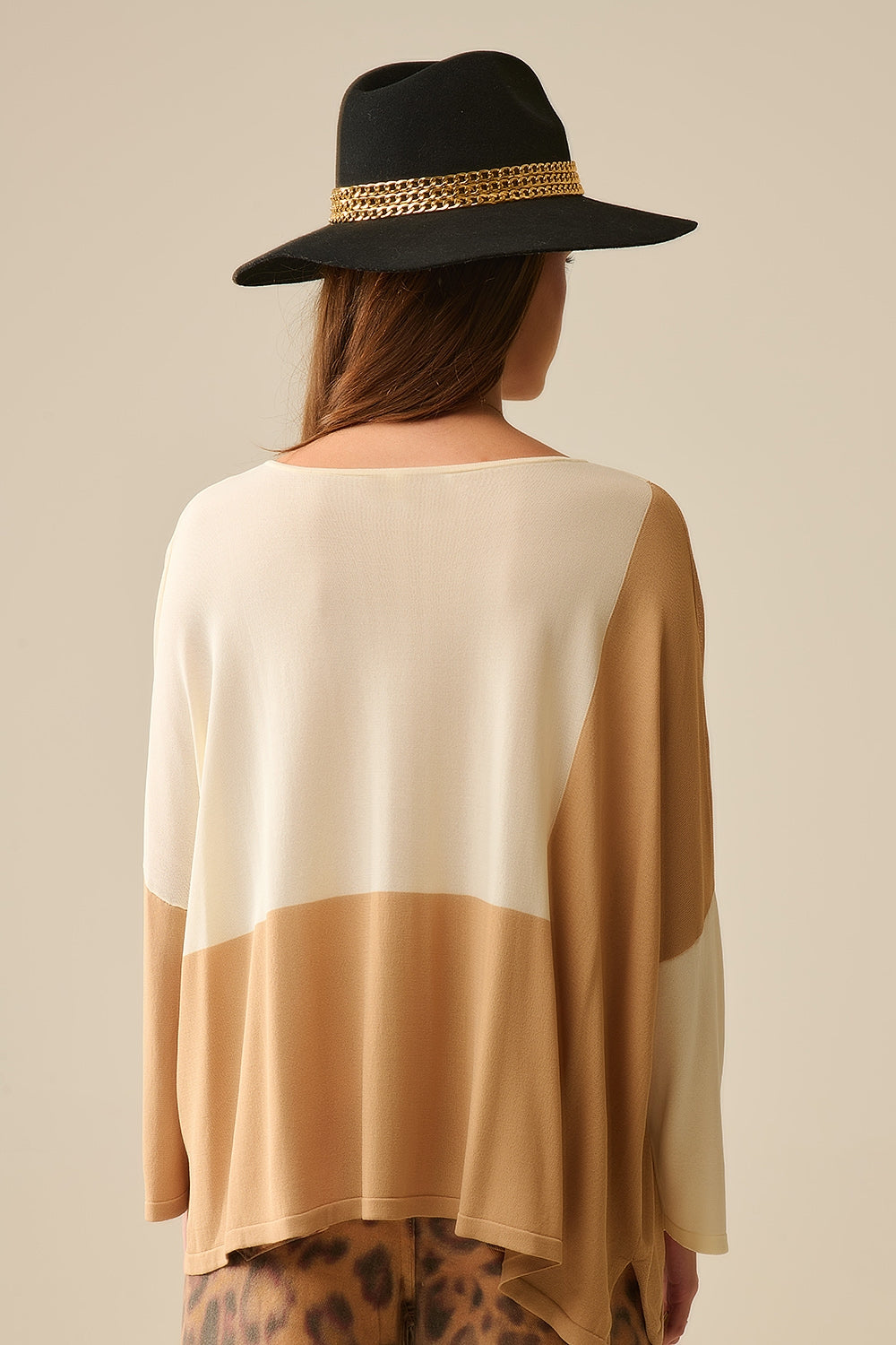Color Block Bat Wing Trui in wit en camel