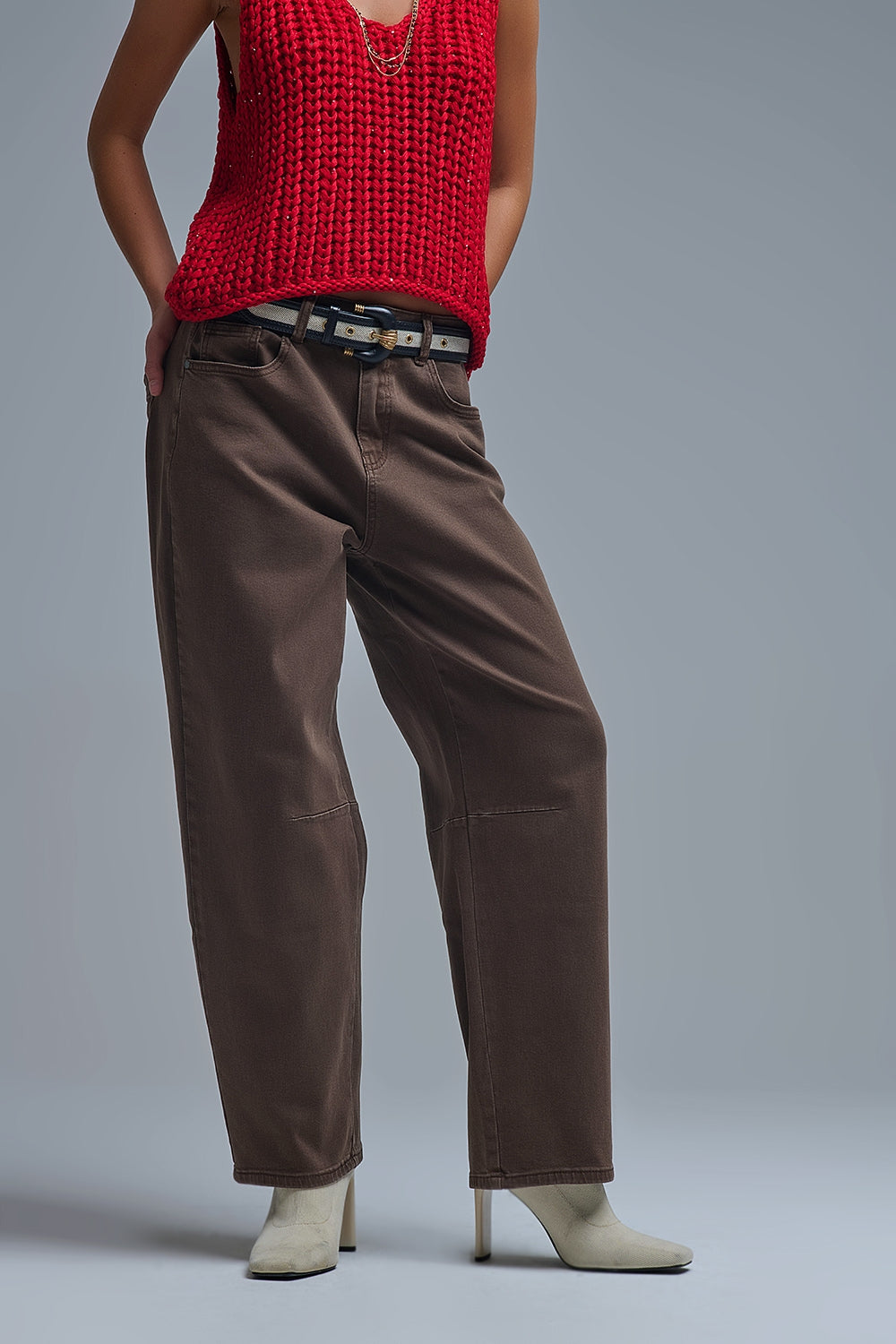 Comfortable stretch jeans with barrel leg in brown