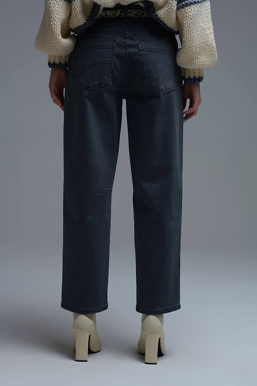 Comfortable stretch jeans with barrel leg in grey