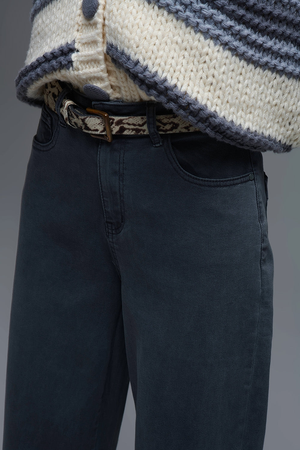 Comfortable stretch jeans with barrel leg in grey