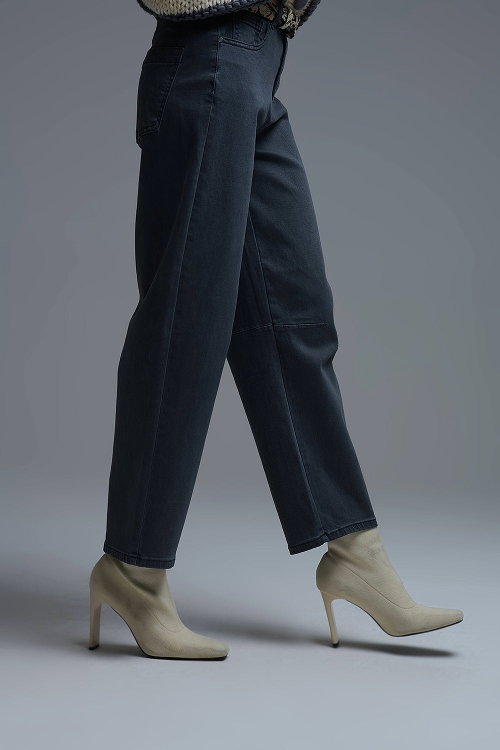 Comfortable stretch jeans with barrel leg in grey