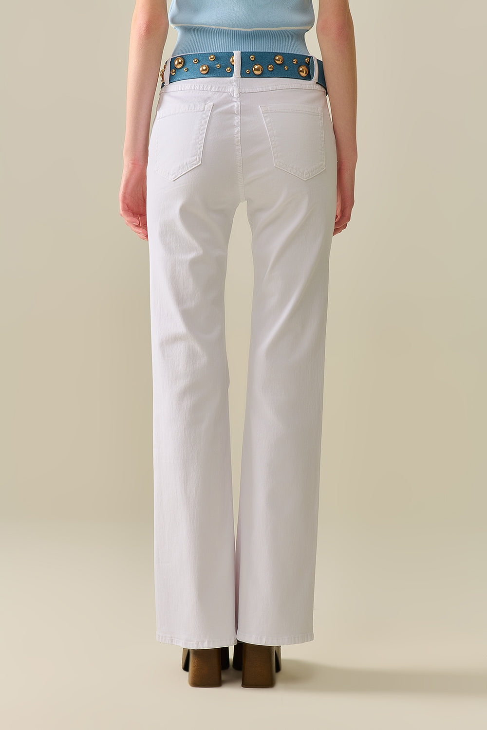 Comfortabele, elastische, witte, uitlopende broek