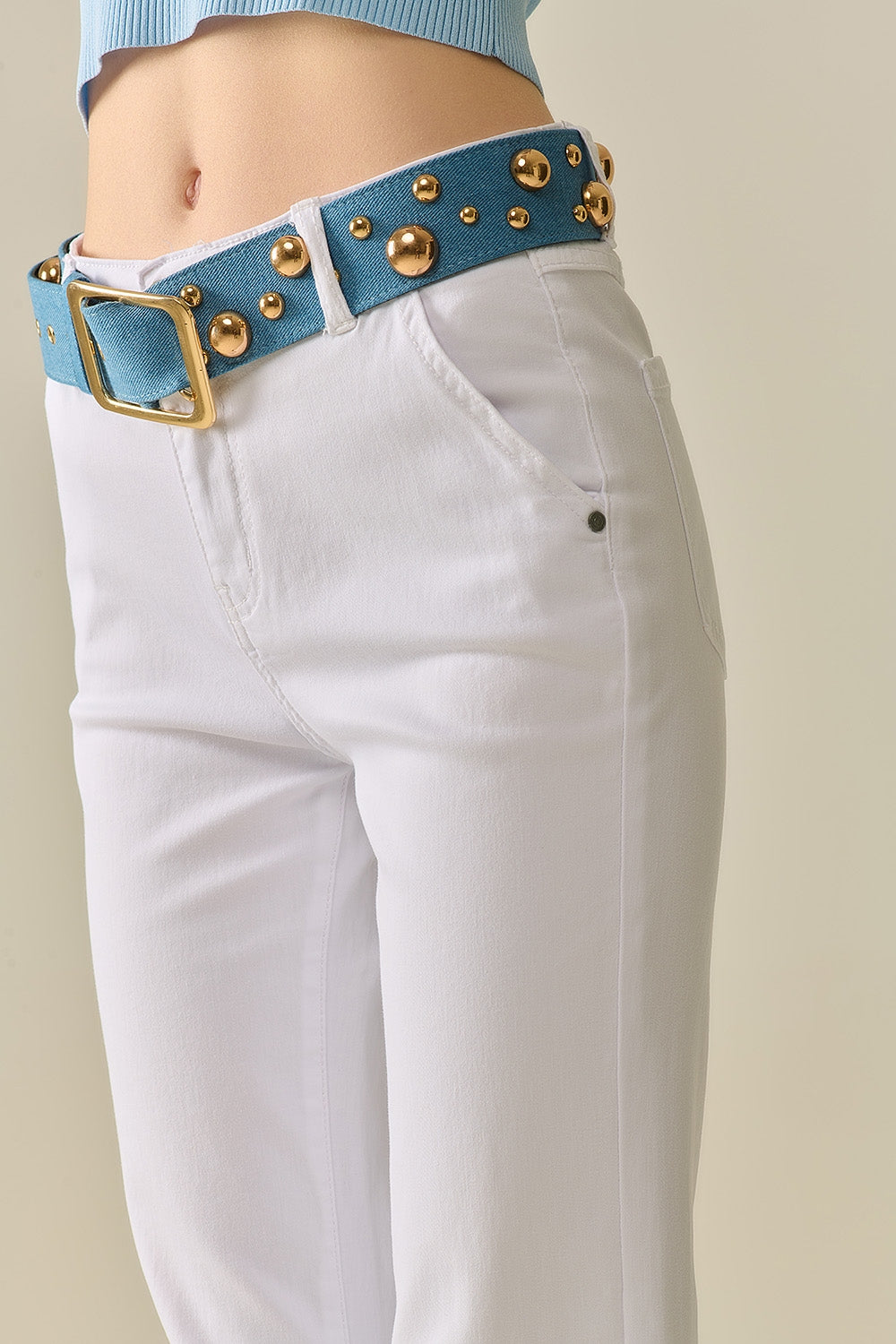 Comfortabele, elastische, witte, uitlopende broek