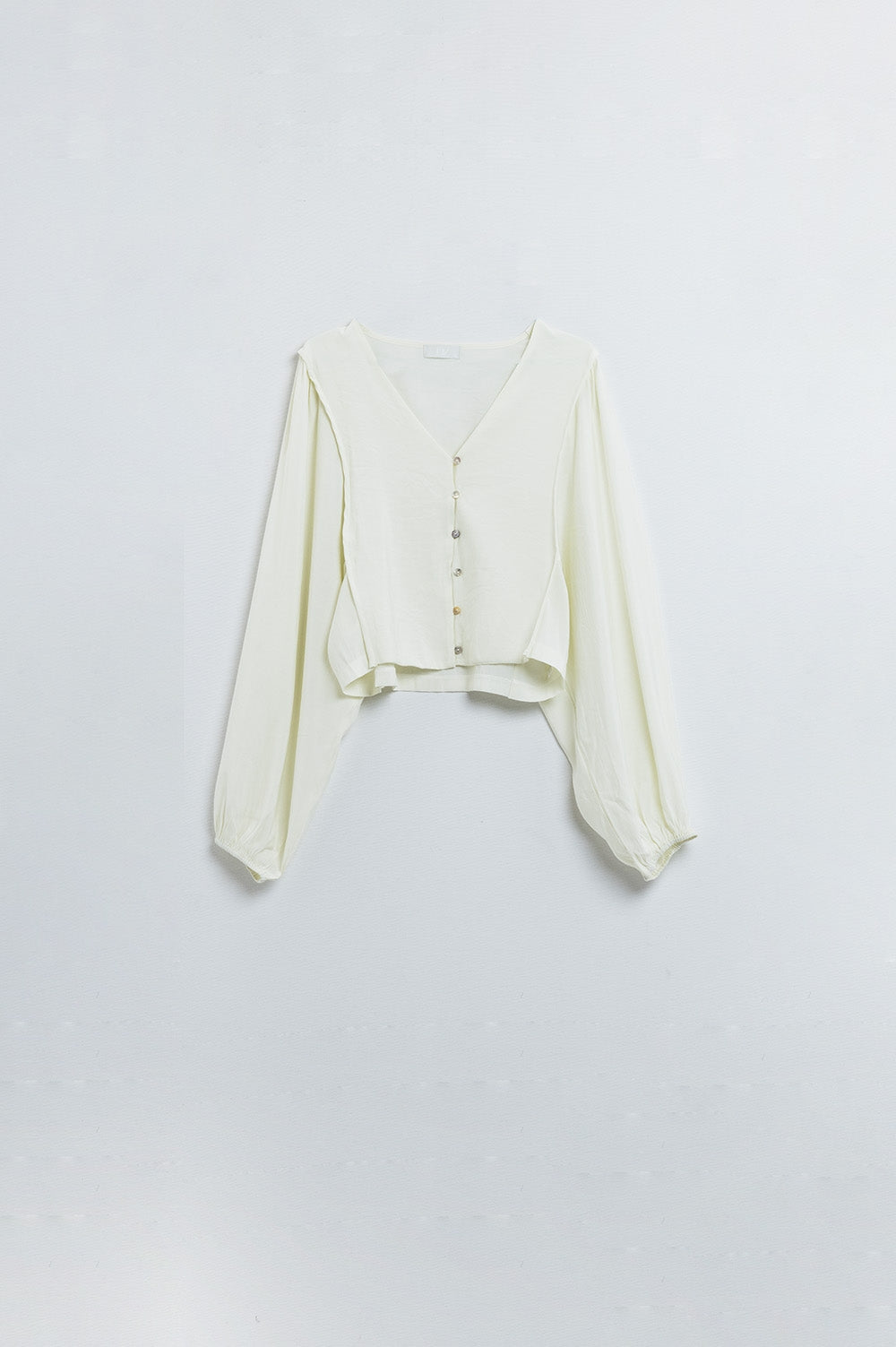 Q2 Cream blouse with balloon sleeves and frontal closure with buttons
