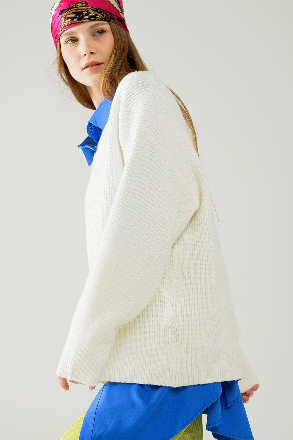 crèmekleurige oversized gebreide trui met V-hals