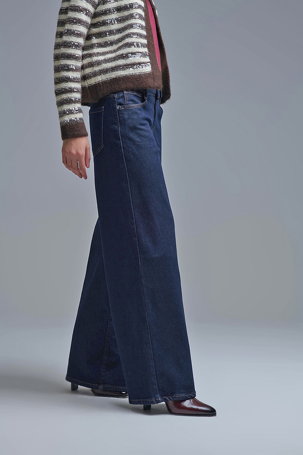 Dark Wash Wide Leg Jeans With Contrasting Stitching