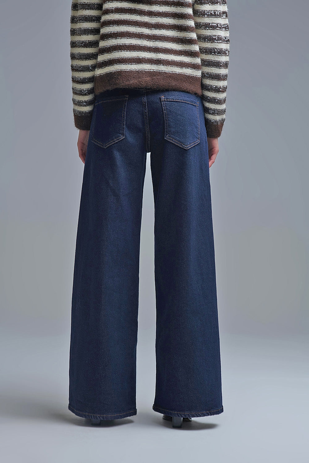Dark Wash Wide Leg Jeans With Contrasting Stitching