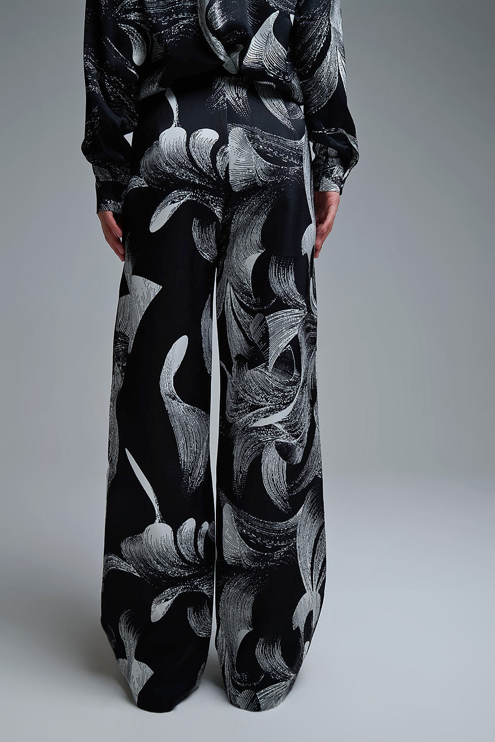 Elegant Printed Black Wide-Leg Pants in satin fabric