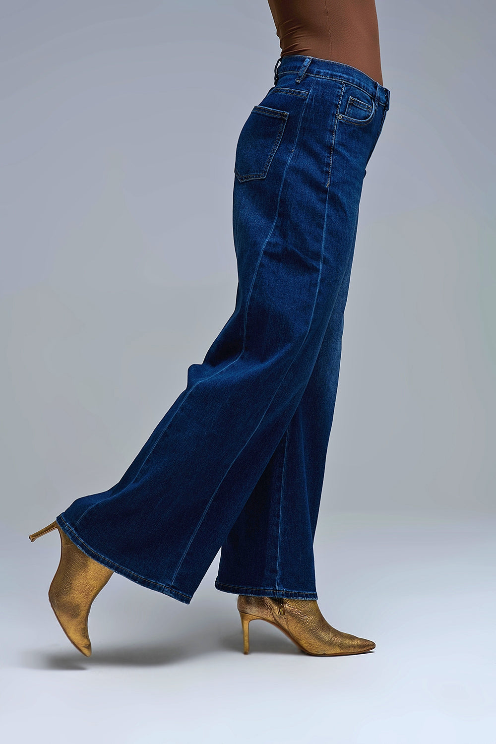 Q2 Extra Wide Leg Jeans in Dark Wash