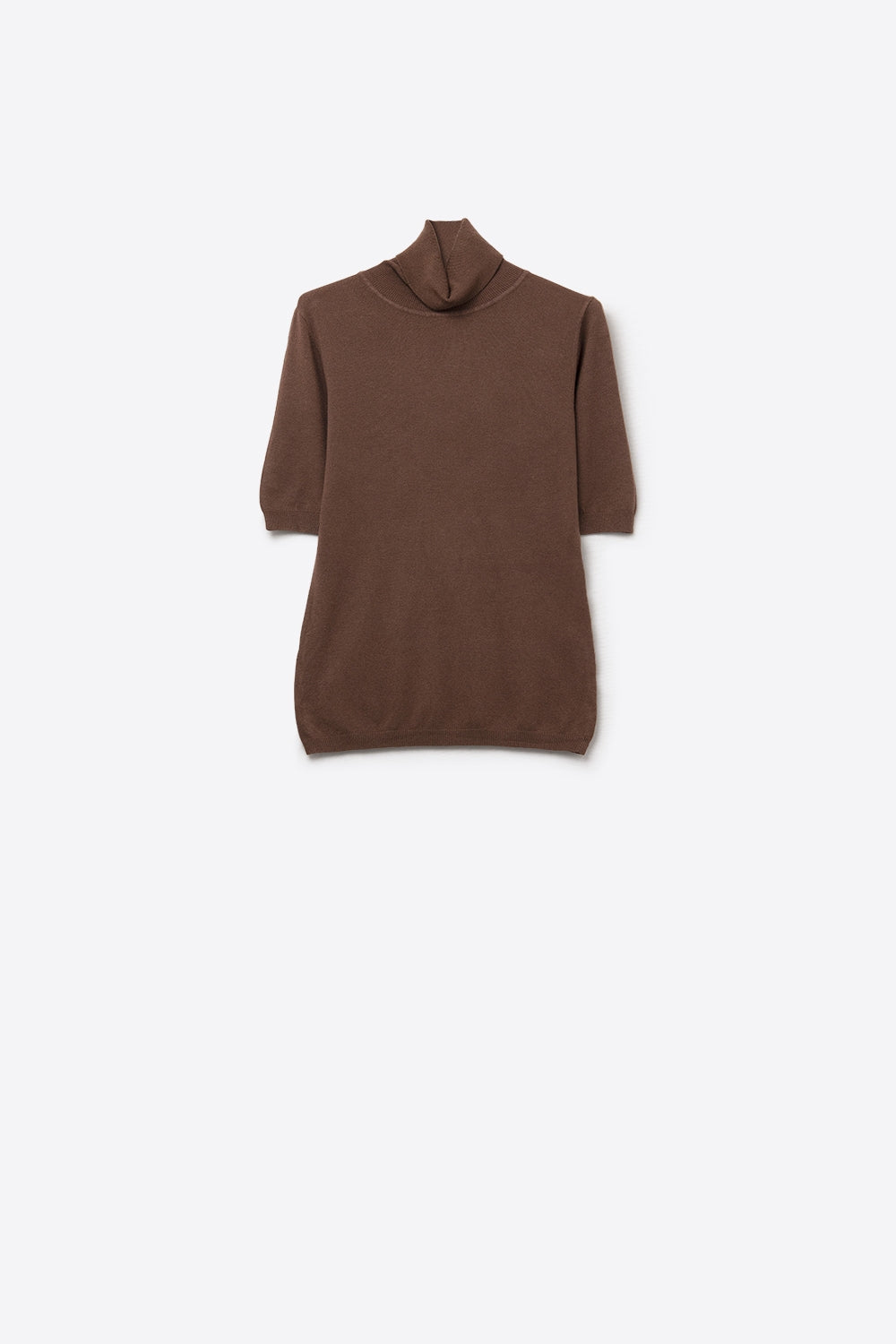 Q2 Fine knit sweater in brown with a high neck and elbow-length sleeves