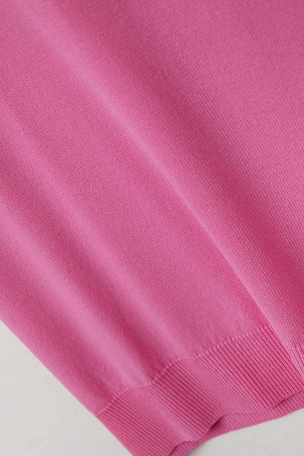 Camisola fúcsia de malha fina com decote em V