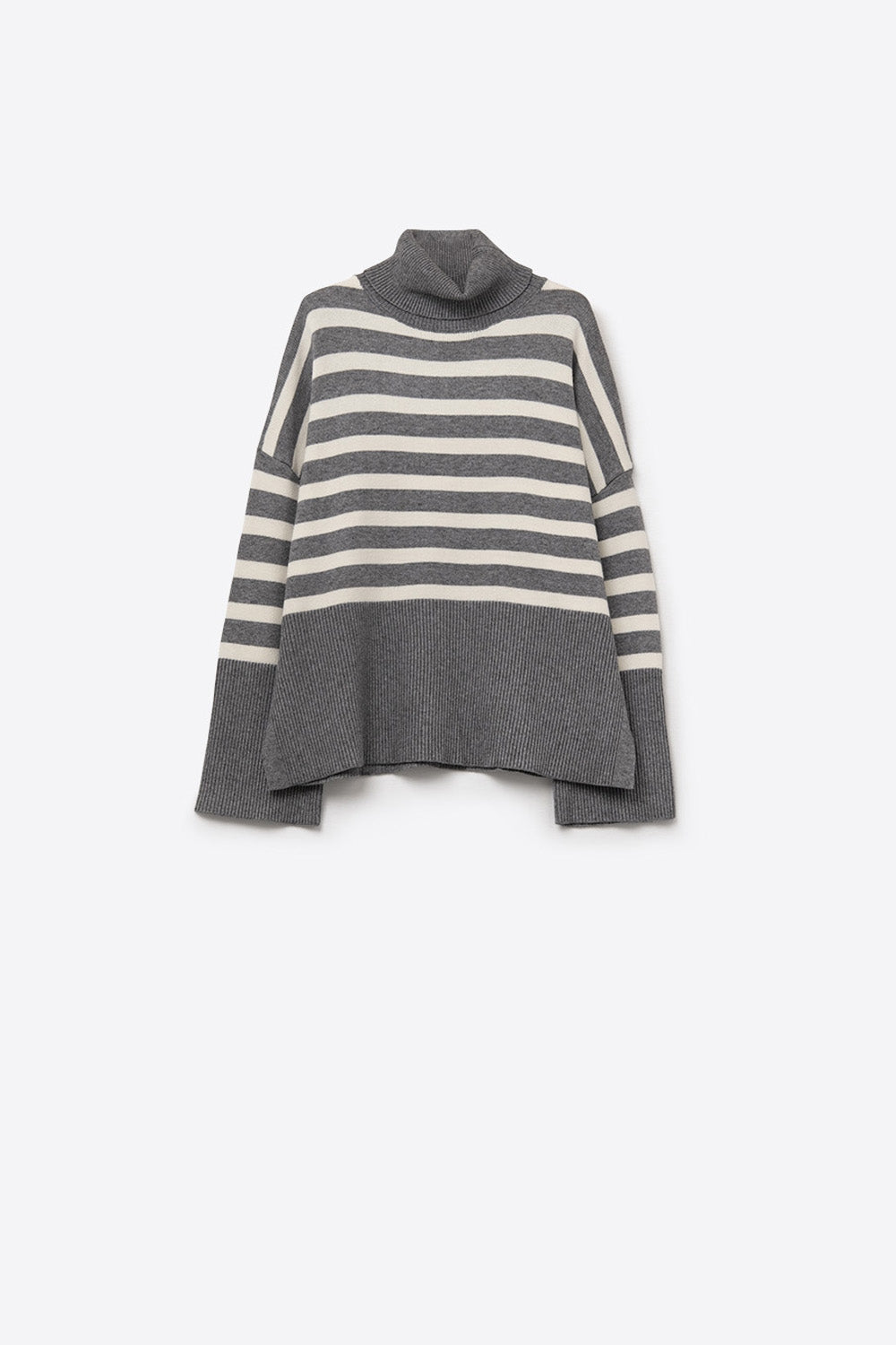 Q2 Gray oversized turtleneck sweater with white stripes and splits on the side