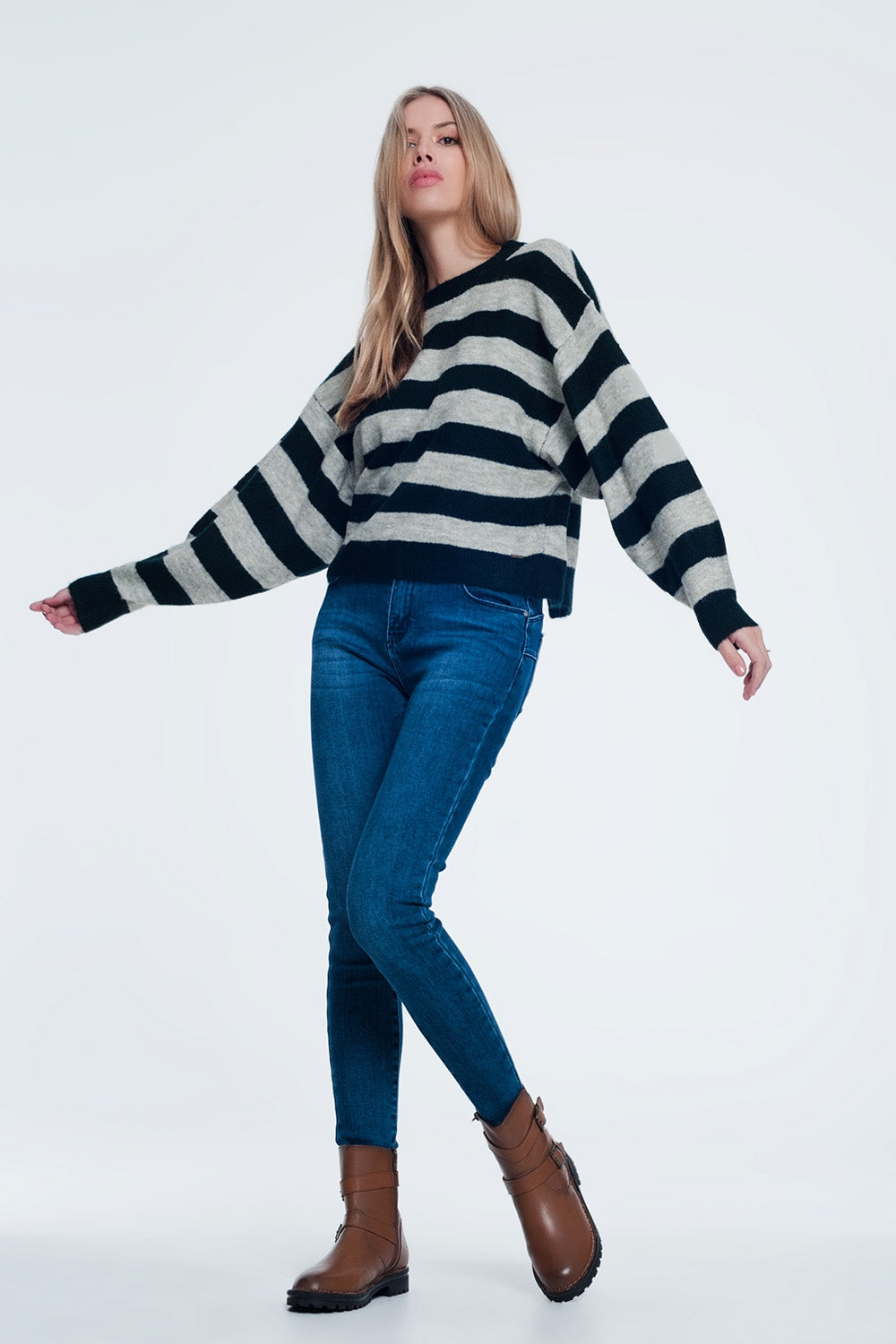 Camisola de malha verde com riscas cinzentas