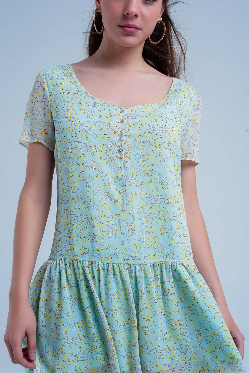 Vestido curto verde com estampado floral