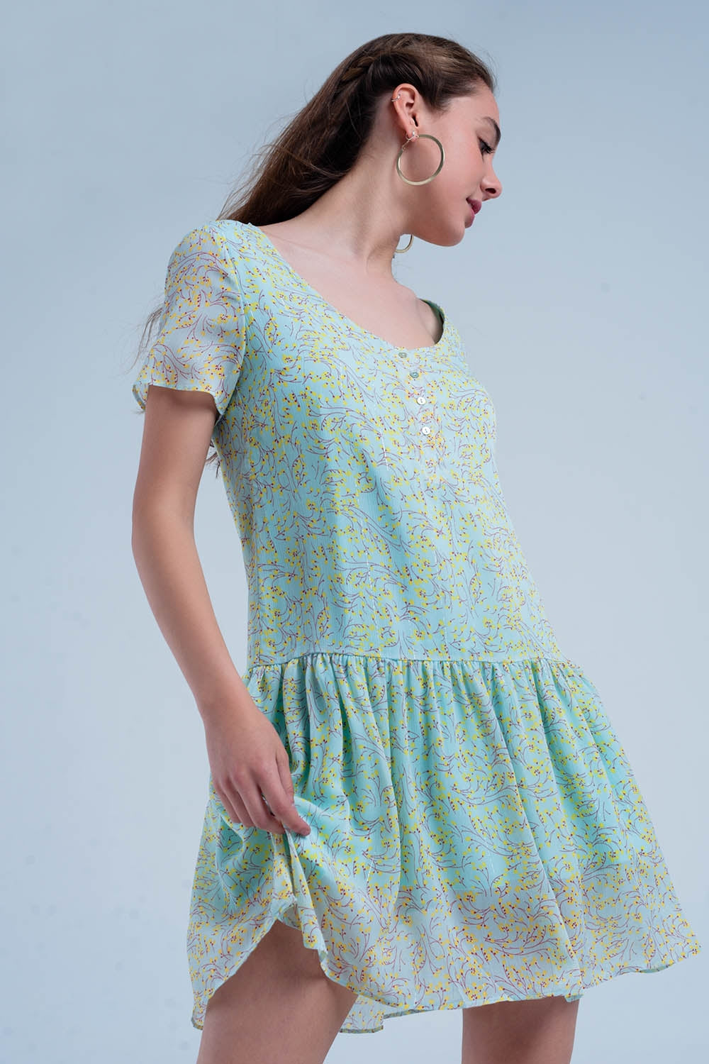 Vestido curto verde com estampado floral