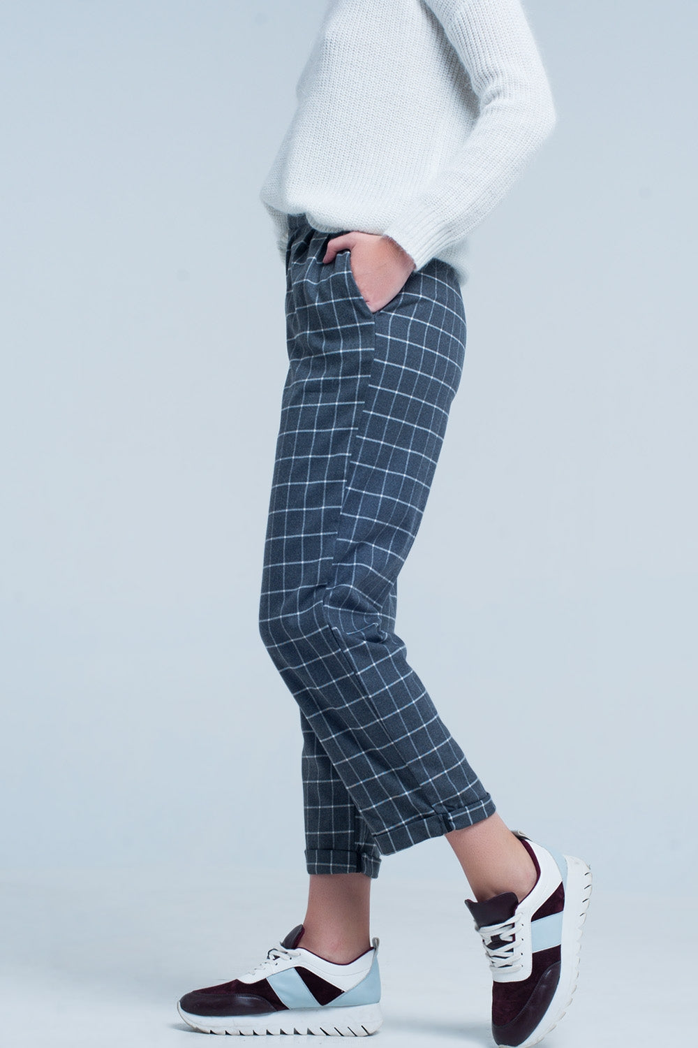 Grijze broek met witte ruitprint
