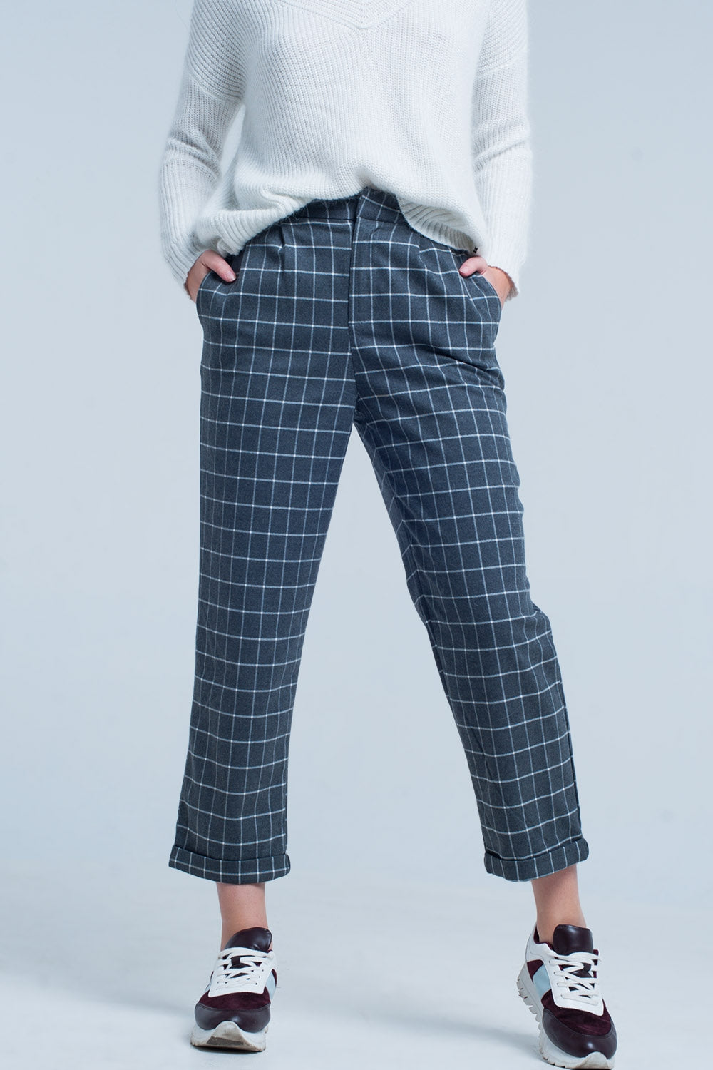 Grijze broek met witte ruitprint