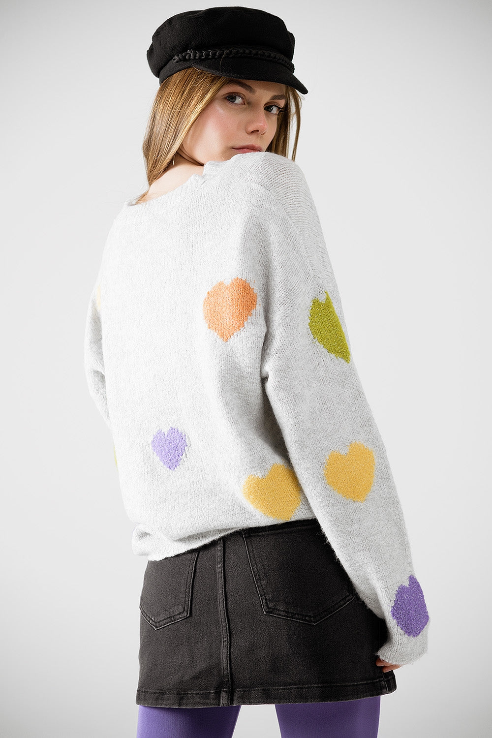 Grey sweater with boat neck and heart print