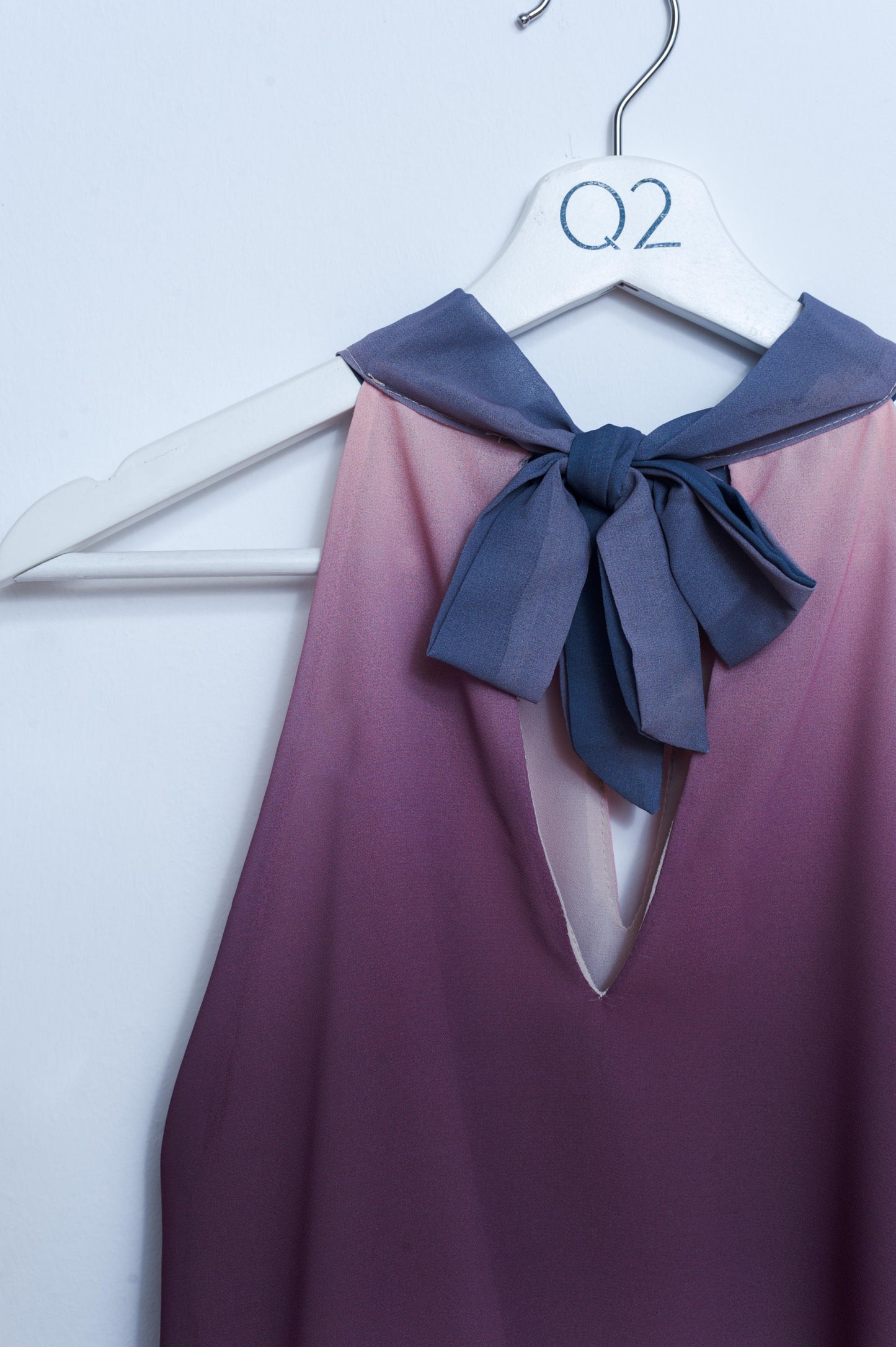 Top decote halter em bege ombré