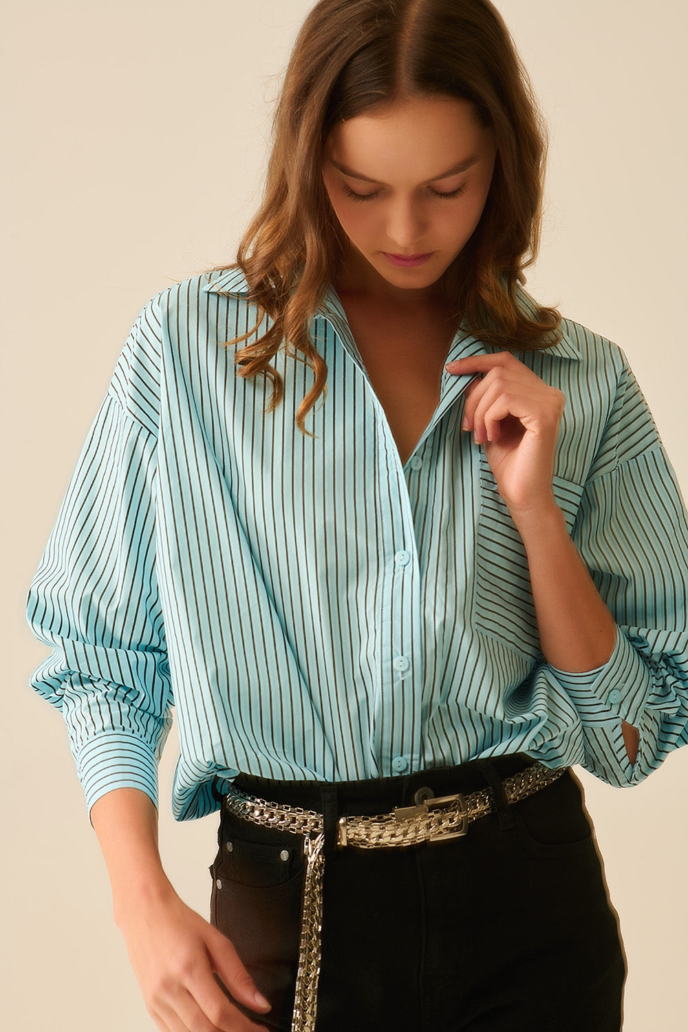 Q2 High-Low Oversized Striped Shirt With Chest Pocket in Black and Blue