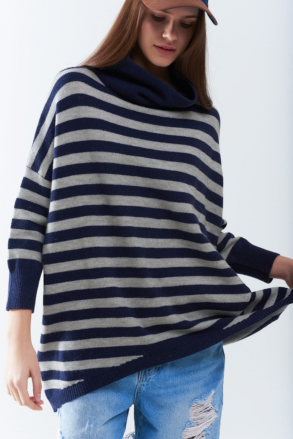 Oversized trui met hoge hals, vleermuisvleugels en strepen in marineblauw en grijs