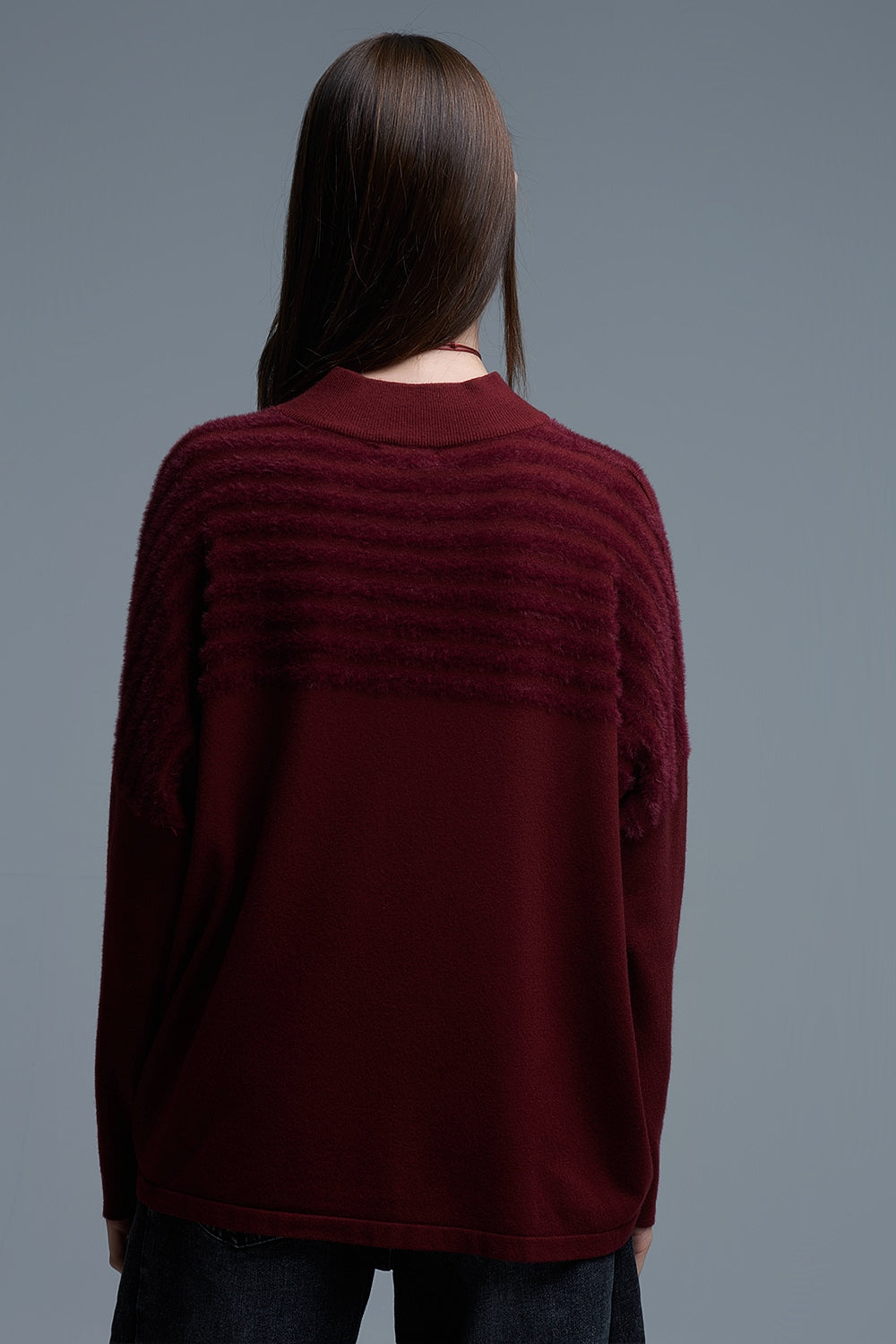 Trui met hoge hals en textuurstrepen in bordeauxrood