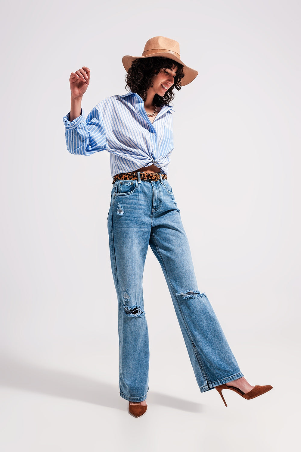 High waist jeans with split hem in vintage wash