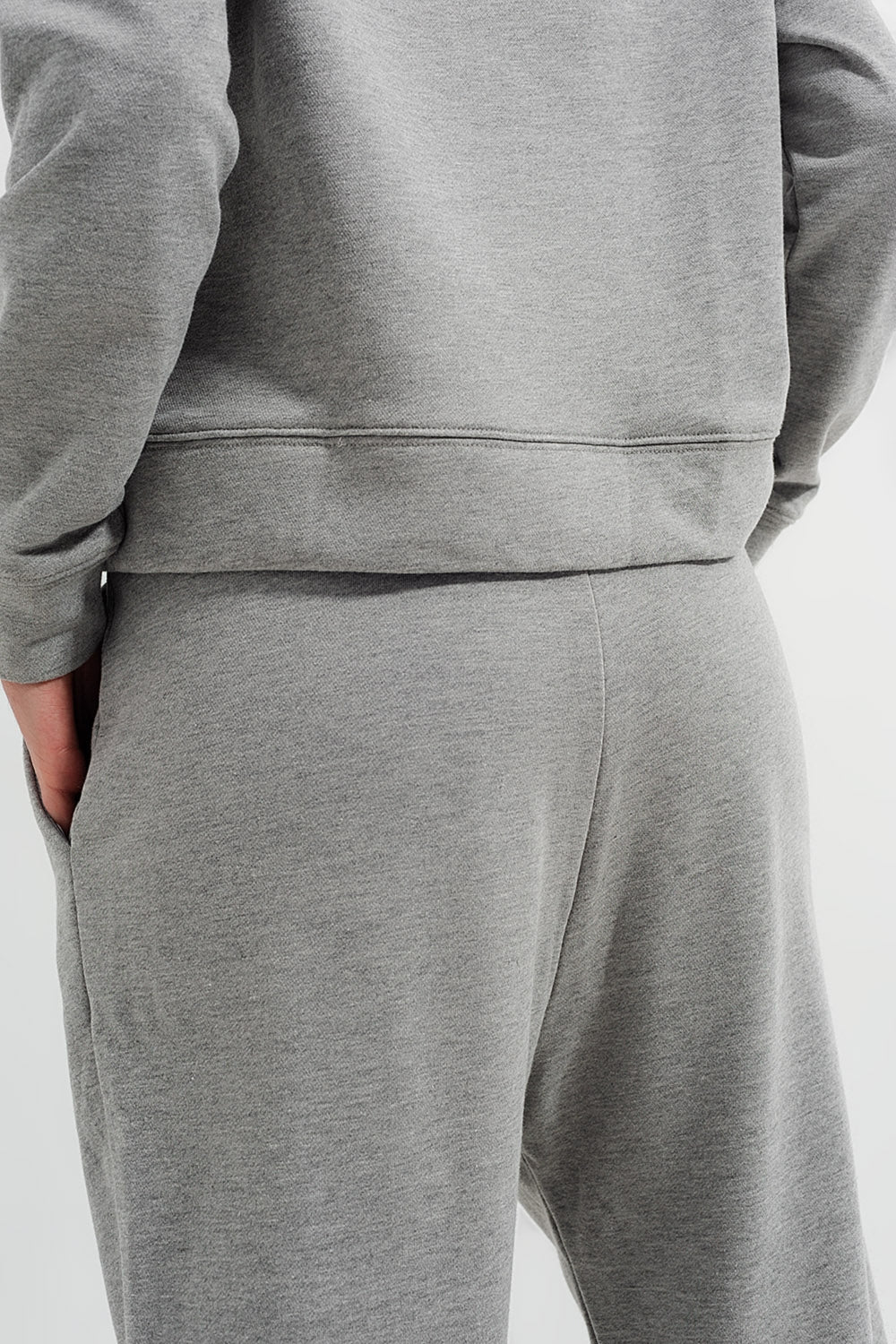 Calça jogger cinza claro mesclado
