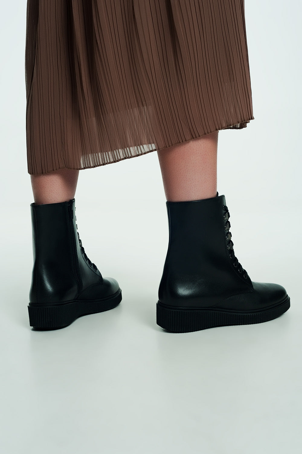 veterlaars in het zwart