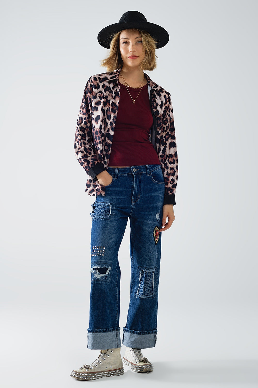 camisa de leopardo com detalhe em cetim preto