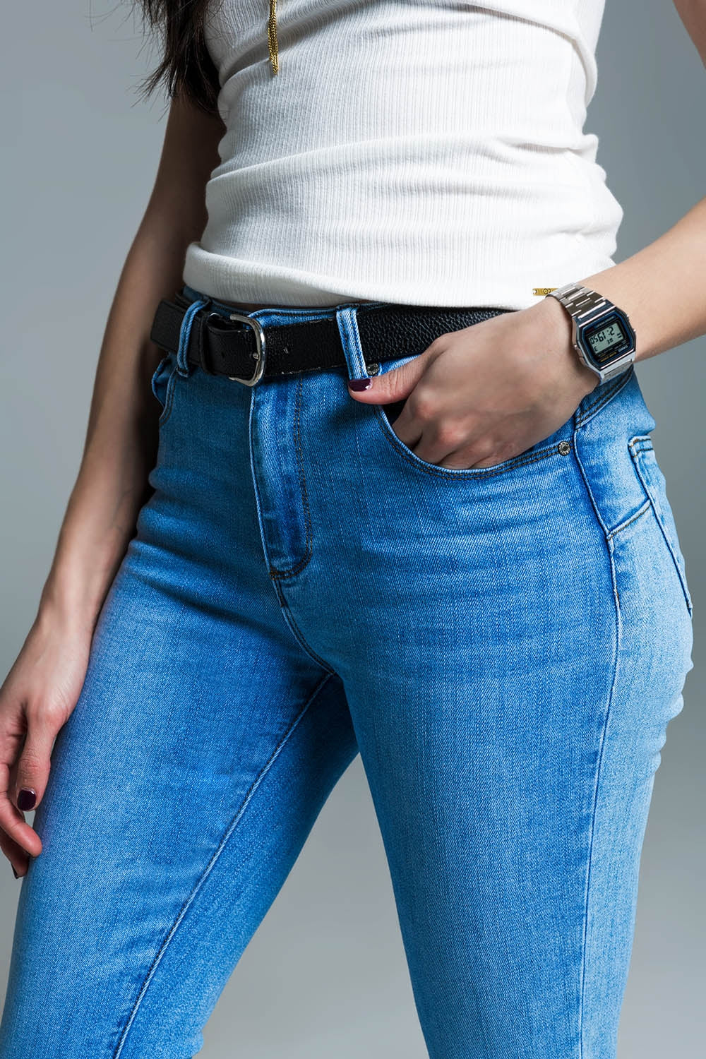 Calças de ganga skinny básicas azul claro com fenda curta na bainha