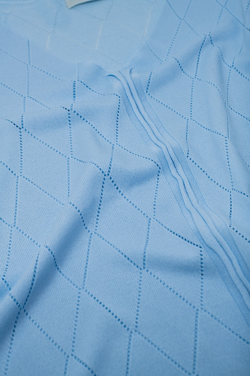 Light blue short sleeve sweater with argyle pattern