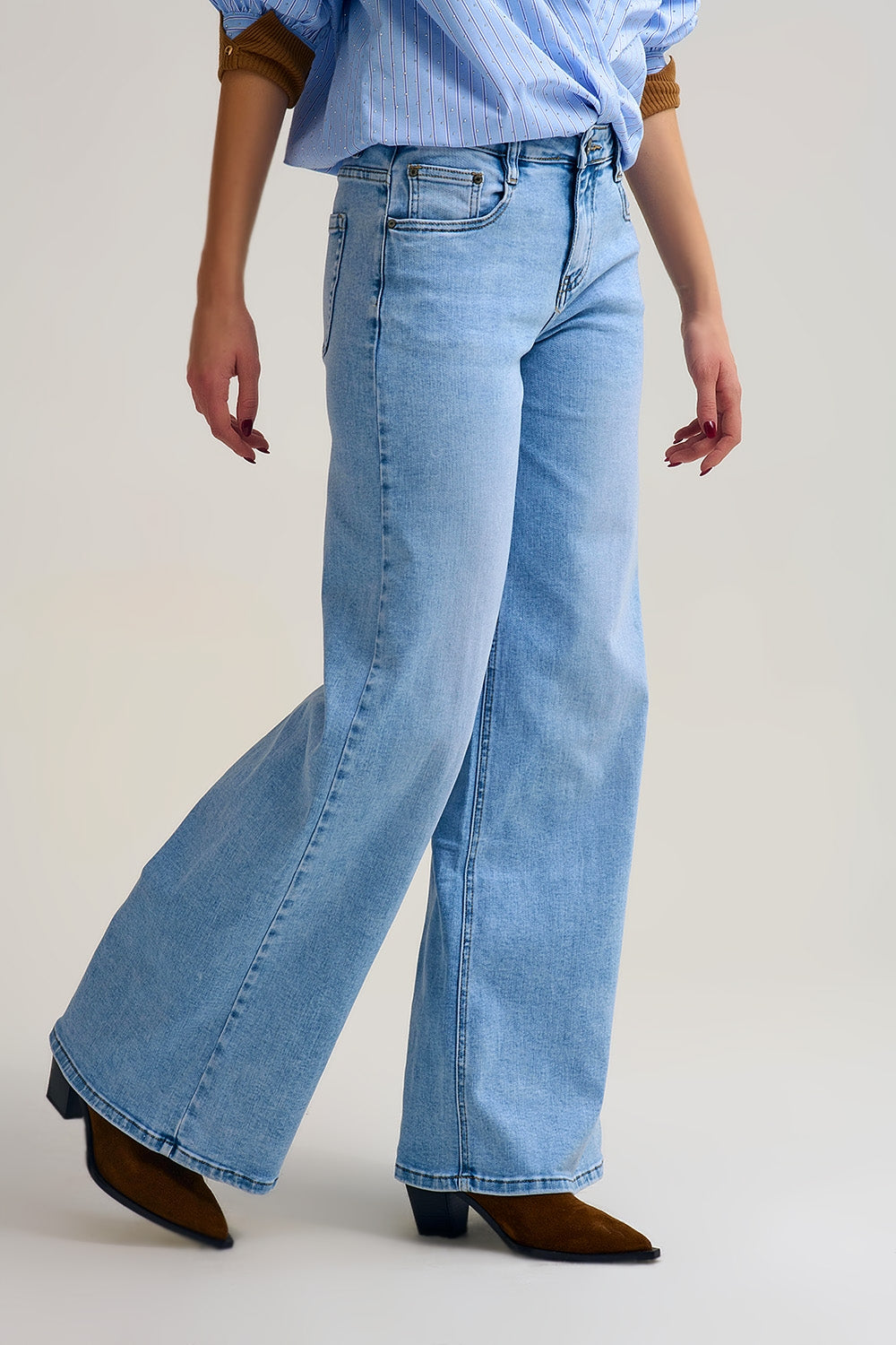 Light Wash Wide-Leg Jeans in Stretch Denim