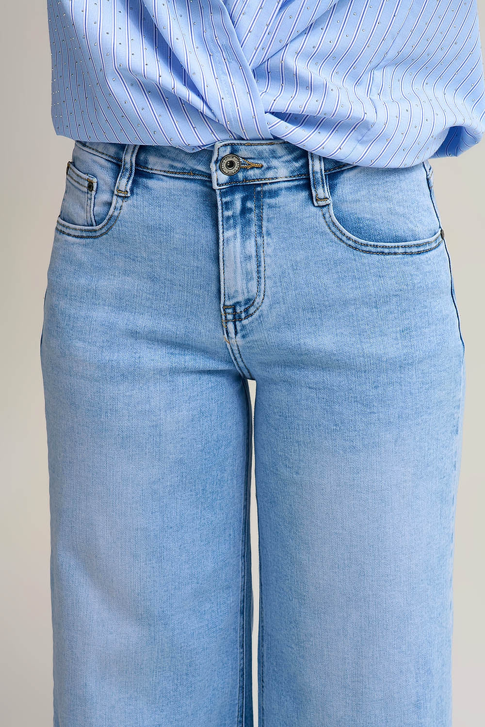 Light Wash Wide-Leg Jeans in Stretch Denim
