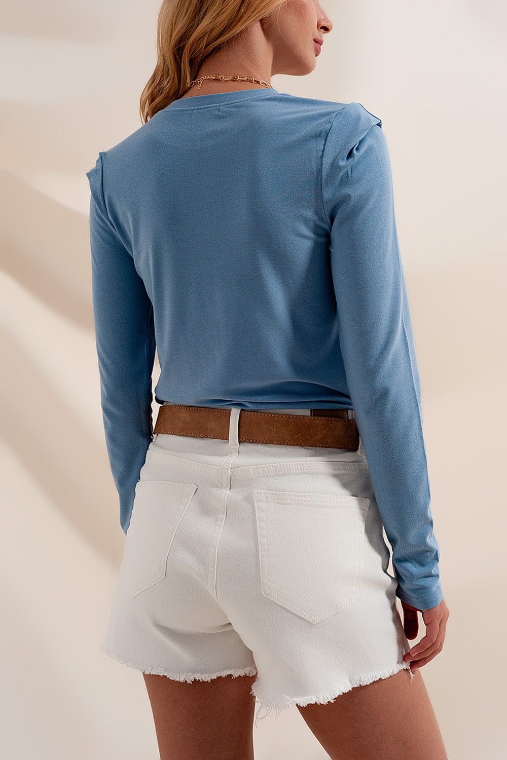 Blusa de manga comprida com detalhe no ombro em azul