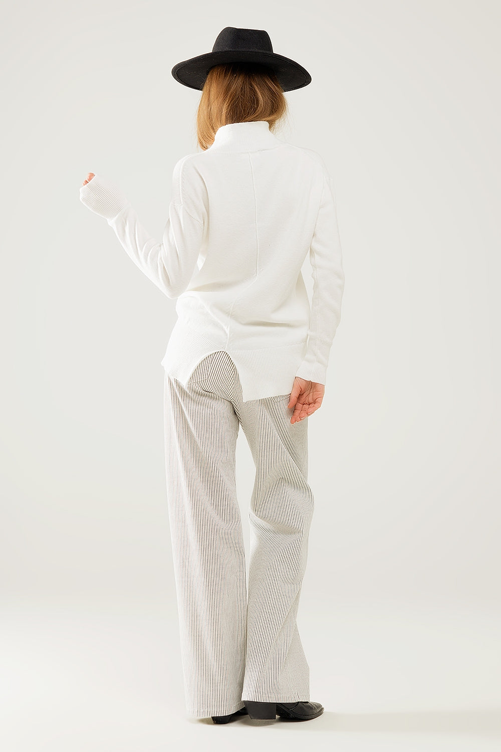 Losse witte trui met open rugdetail